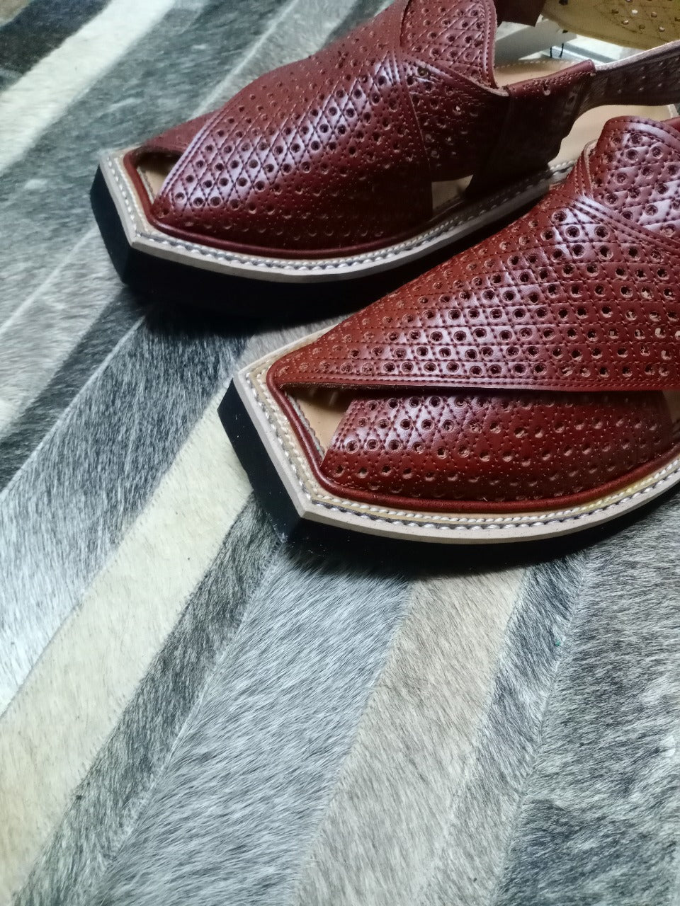 Brogue style Gorilla Norozi Chappal