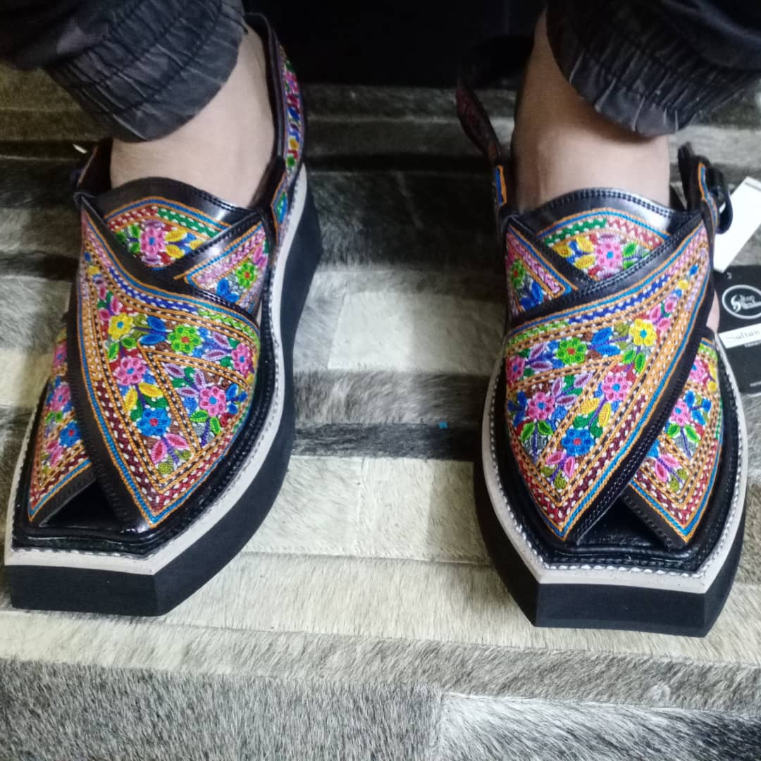 Hand Embroidered Kaptaan Chappals