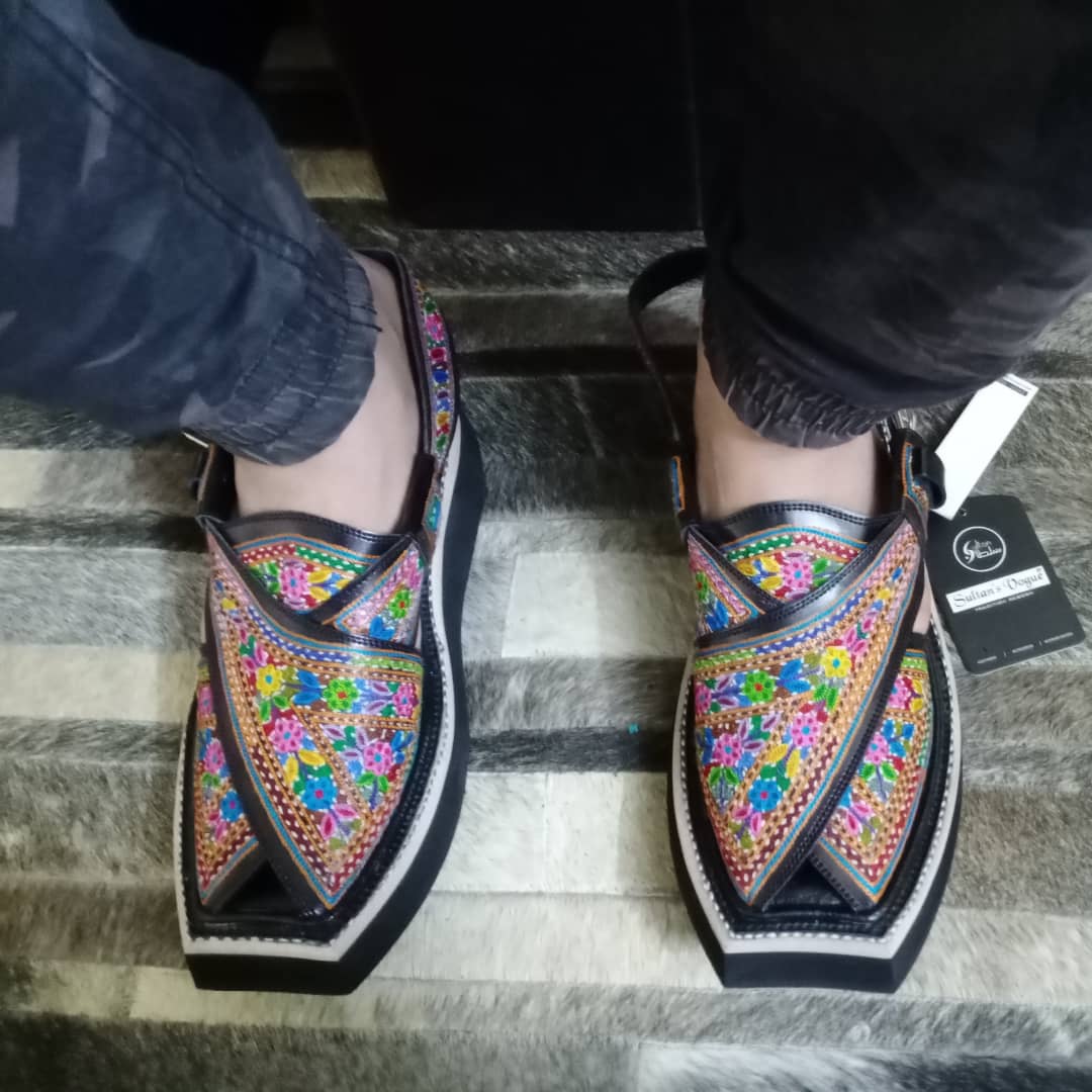 Hand Embroidered Kaptaan Chappals