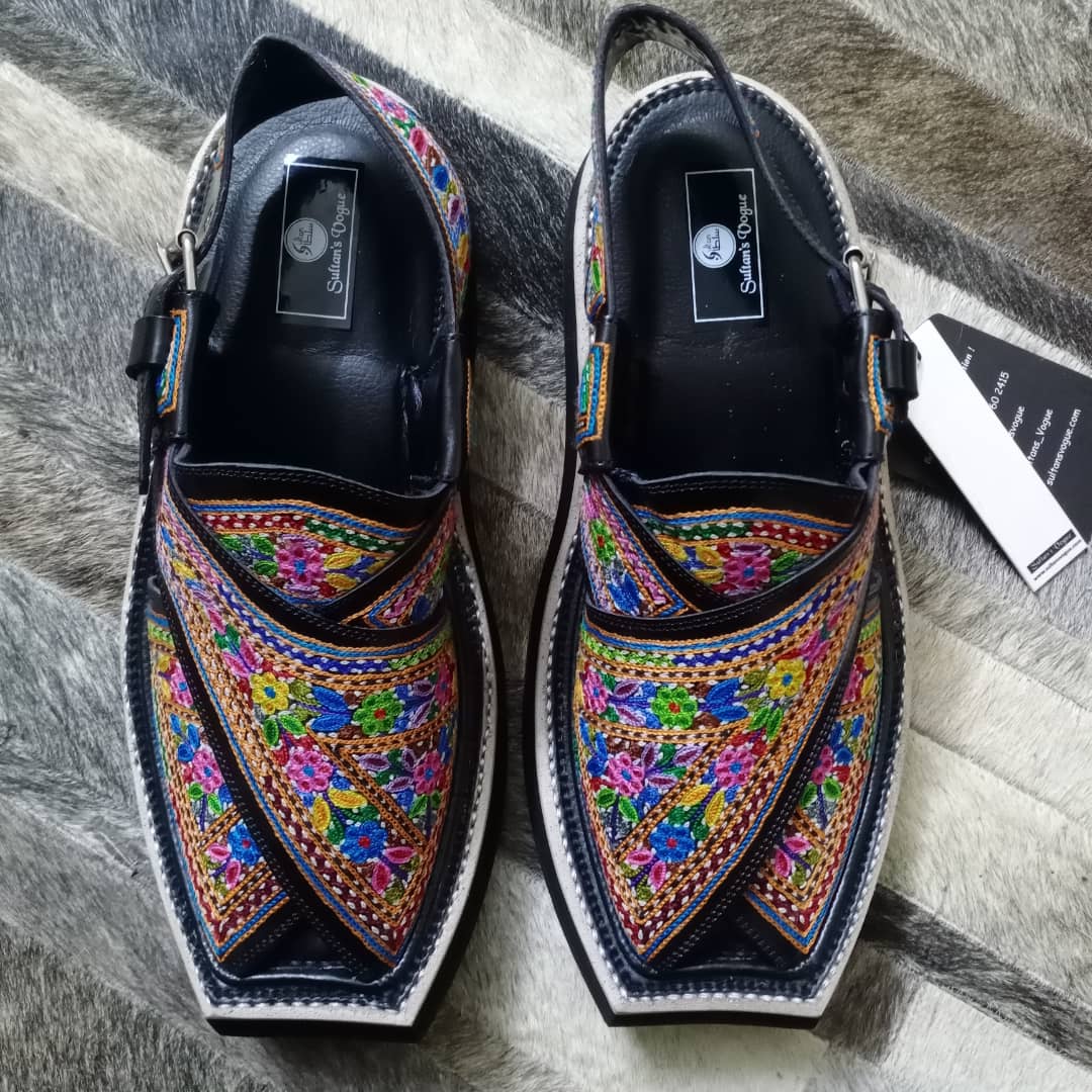 Hand Embroidered Kaptaan Chappals