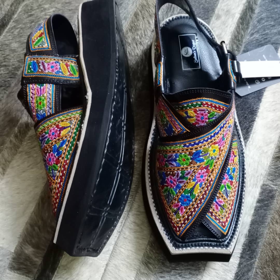 Hand Embroidered Kaptaan Chappals