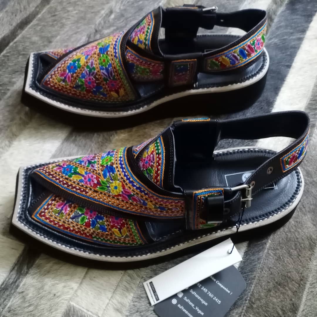 Hand Embroidered Kaptaan Chappals