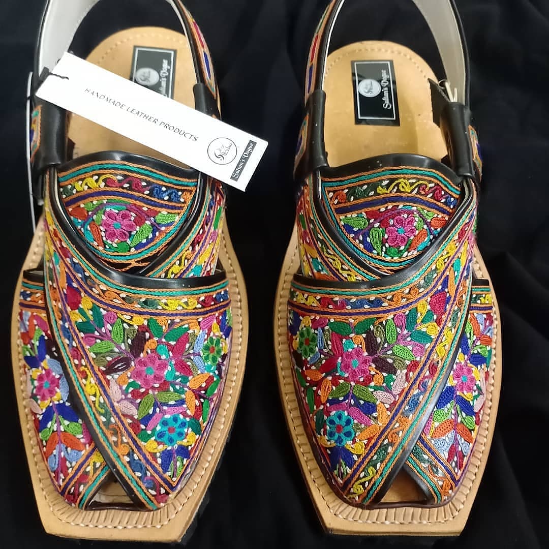 Hand Embroidered Kaptaan Chappals