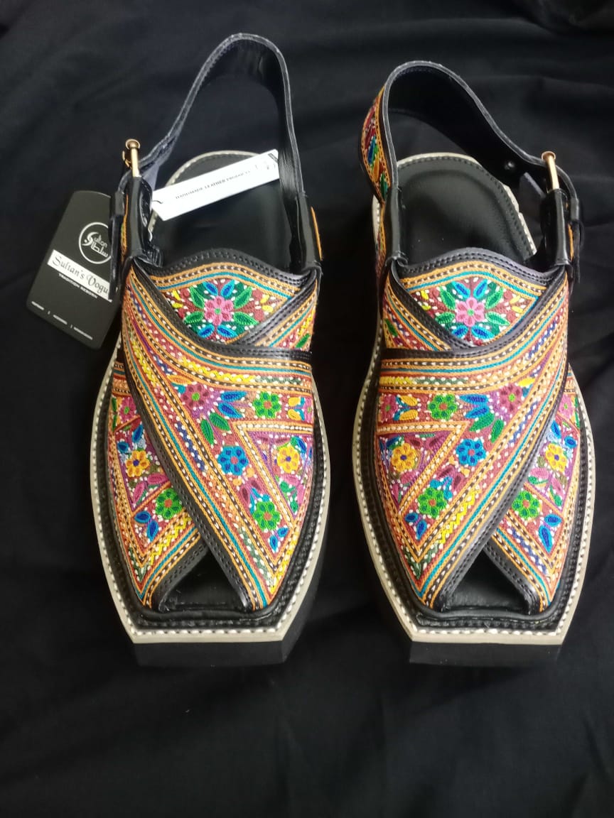 Hand Embroidered Kaptaan Chappals