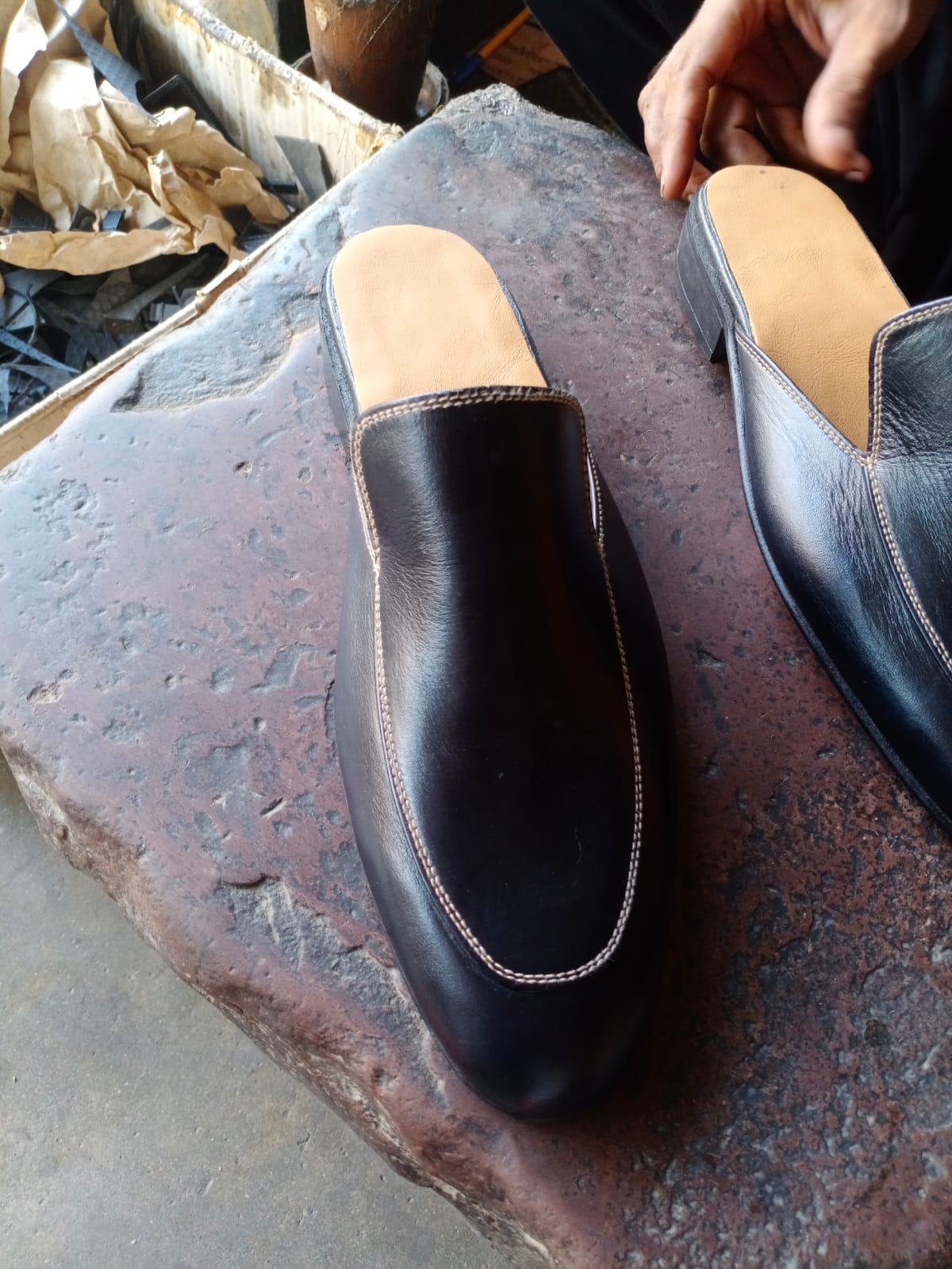 Mules in leather sole , leather upper and leather linning