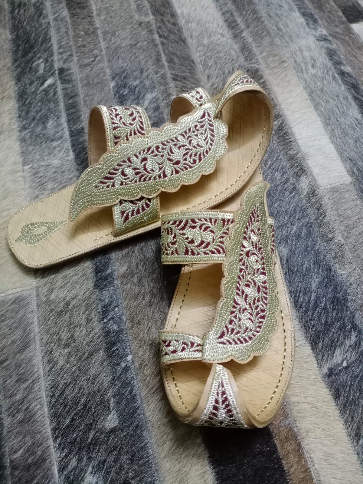 Hand embroidery till work leather Chappals