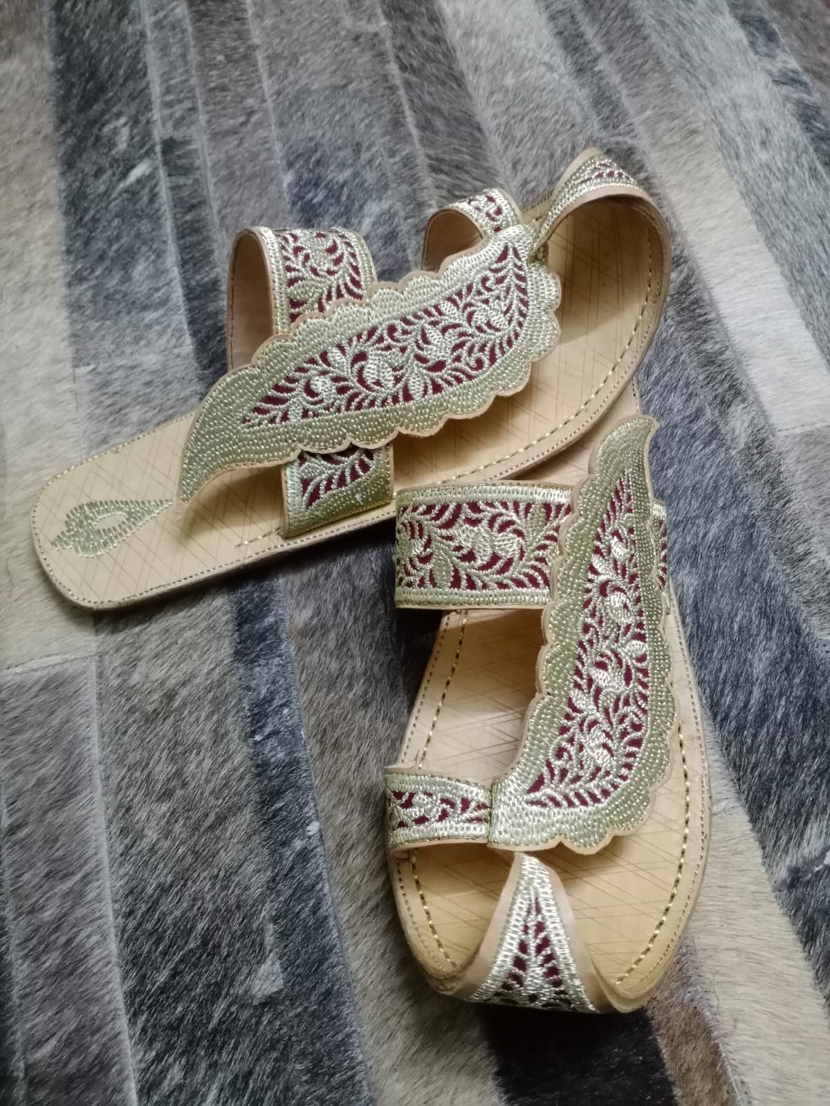 Hand embroidery till work leather Chappals