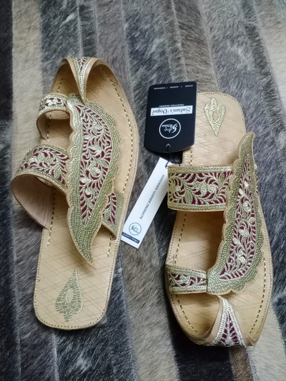 Hand embroidery till work leather Chappals