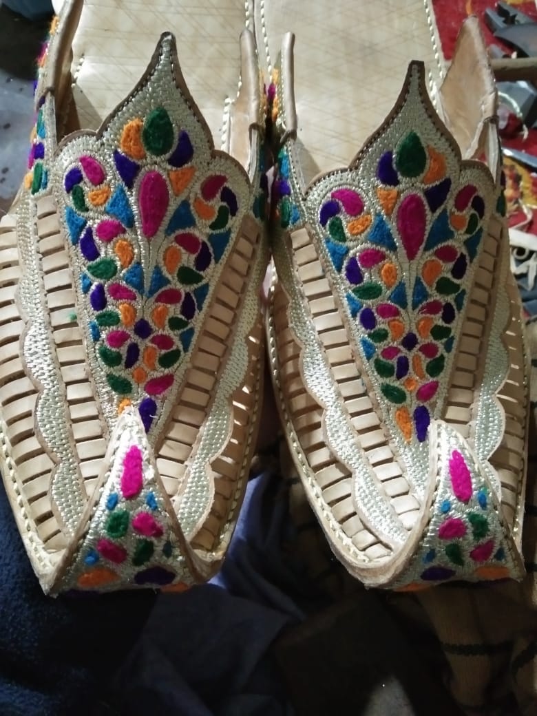 Hand embroidery till work leather Kheris